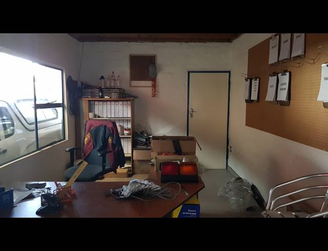 361M² FACTORY RENTED IN BELLVILLE CENTRAL